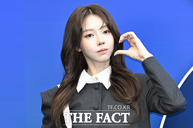 인플루언서 김혜진이 6일 오후 서울 중구 동대문디자인플라자(DDP)에서 열린 2026 F/W 서울패션위크 라이 포토월에 참석해 포즈를 취하고 있다. /송호영 기자