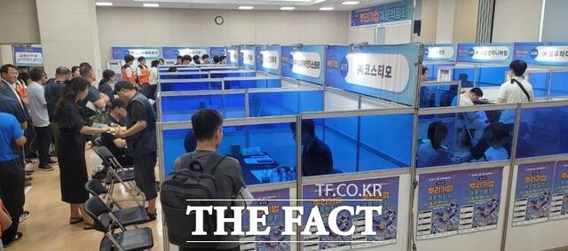 28일 제물포스마트타운에서 2025 뿌리기업 채용박람회가 개최됐다./더팩트DB