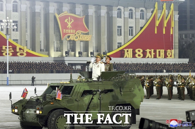 장윤정 통일부 부대변인은 6일 정부서울청사에서 열린 정례브리핑에서 제9차 당대회 관련 아직 북한 매체가 정확히 당대회 일시를 밝히고 있지 않아 관련 동향을 주시 중이라고 밝혔다. 사진은 북한 제8차 당대회 모습. /AP, 뉴시스