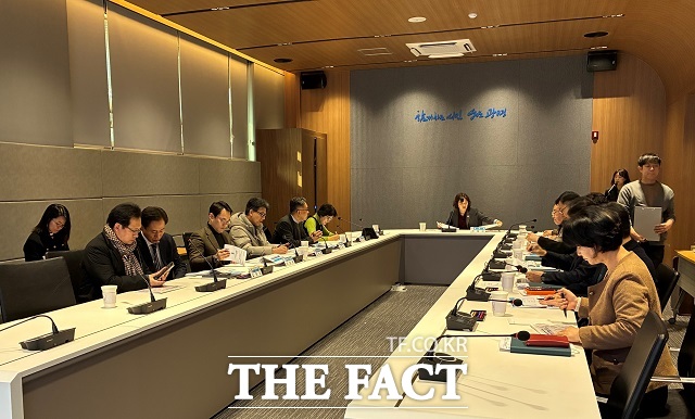 최혜민 광명시 부시장이 지난 4일 시청 콘퍼런스룸에서 열린 광명역사문화박물관 건립 타당성조사 및 기본계획 수립 용역 최종 보고회를 주재하고 있다. /광명시