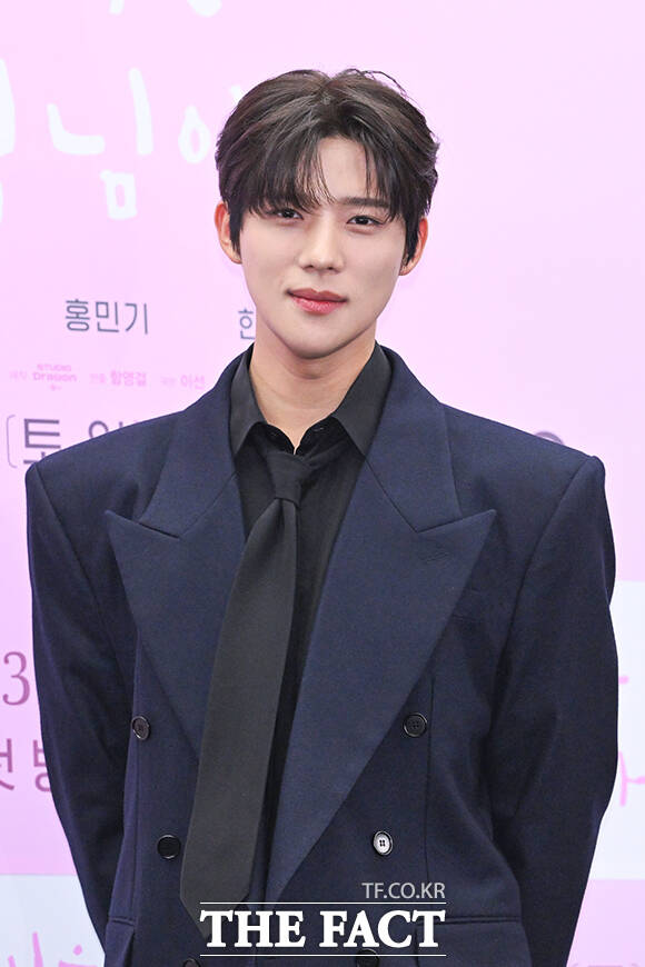 배우 문상민이 최근 방송 중인 KBS2 토일드라마 은애하는 도적님아에서 1인 2역을 완벽히 소화하며 호평을 받고 있다. /서예원 기자