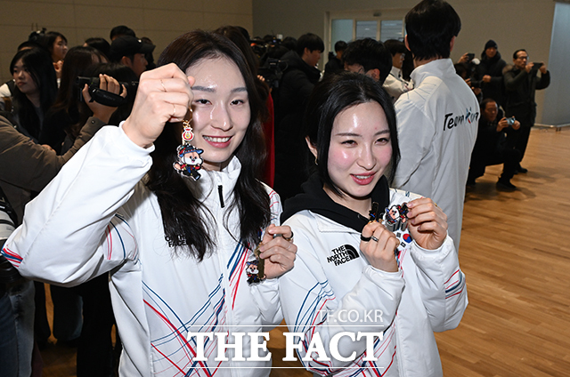 최민정과 김길리가 쇼트트랙 여자 1500m 금메달 도전에 나선다. 사진은 올림픽 3연패에 도전하는 최민정(왼쪽)과 첫 올림픽 무대에 나서는 김길리. /박헌우 기자