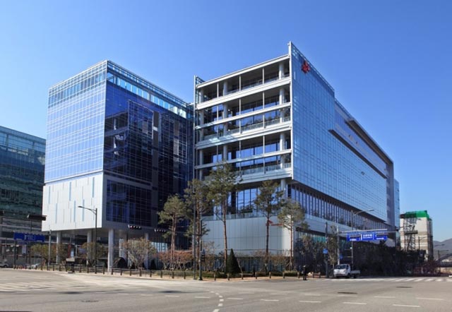 SK케미칼은 연결 재무제표 기준 2025년 매출액 2조3652억원, 영업손실 2억원의 실적을 거뒀다고 6일 공시했다. /SK케미칼