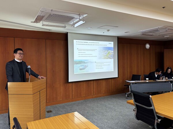 노재준 대한전선 재무관리실장이 기업설명회를 진행하고 있다. /대한전선