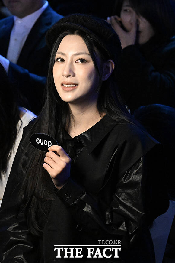 그룹 에이핑크의 오하영이 라이 쇼에 참석하고 있다.