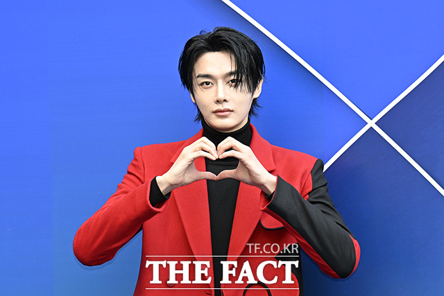 모델 겸 배우 강희가 6일 오후 서울 중구 동대문디자인플라자(DDP)에서 열린 2026 F/W 서울패션위크 라이 포토월에 참석해 포즈를 취하고 있다. /송호영 기자