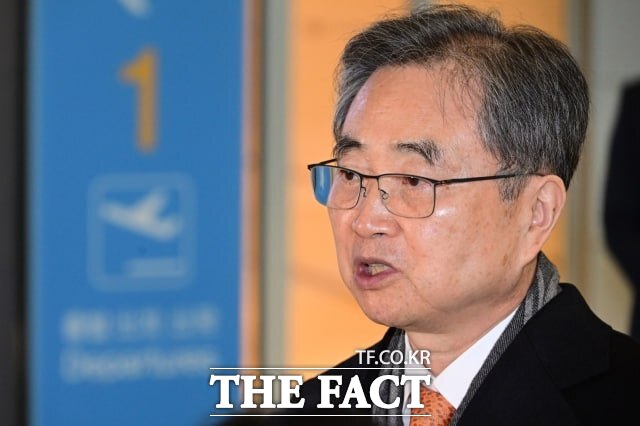 조현 외교부 장관은 4일(현지시간) 크리스 라이트 미국 에너지부 장관을 면담하고, 한미정상회담 공동 설명자료(조인트 팩트시트) 이행 및 양국 간 원자력 협력 강화 방안에 대해 논의했다. 사진은 지난 3일 조 장관이 인천국제공항에서 미국 워싱턴DC로 출국하는 모습. /남윤호 기자