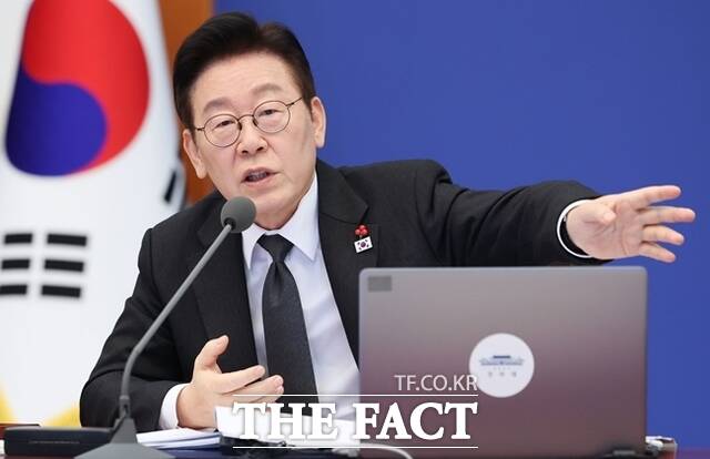 이재명 대통령은 5일 물가 상승 문제와 관련해 독과점과 담합 행위에 대한 강력한 대응을 주문하며, 국가 공권력을 총동원해 바로 잡을 것을 지시했다. 이후 제분·제당업계가 잇따라 가격 인하 계획을 발표했다. /뉴시스