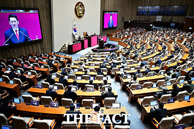 웹조사부터 인센티브까지 여론조사 신뢰도 회복을 위한 여러 대안이 거론된다./배정한 기자