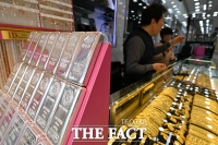  롤러코스터 탄 '금값·은값' [포토]