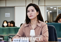  국가 손상예방관리시스템 관련 발제 듣는 이주영 의원 [포토]