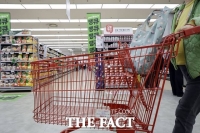  소비자 편익 vs 골목상권 초토화…대형마트 '새벽배송' 완화에 쏠린 기대와 우려