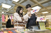  '아디다스 퍼포먼스 서촌' 팝업스토어 찾은 고객들 [포토]