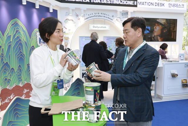 6일(현지시각) 2026 밀라노-코르티나 동계올림픽 현장을 방문한 김관영 전북도지사가 경기장 및 교통 인프라 등을 살피고 있다. /전북도