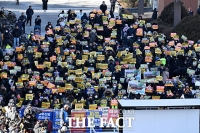  '경마 공원 이전 반대' 구호 외치는 과천 시민들 [포토]