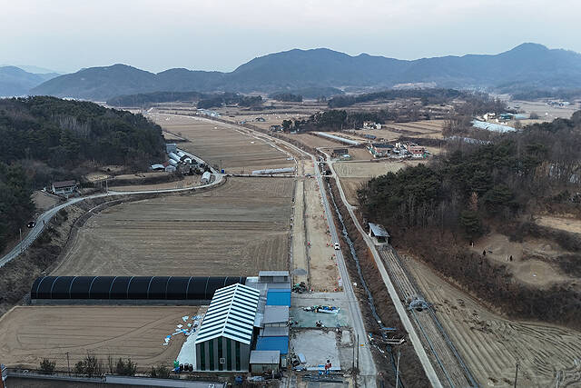 외곽도로 모아엘가~홍구동사거리 개설 공사 현장. /예천군