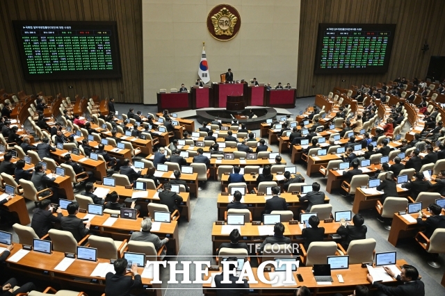 박 수석대변인은 당이 대미투자특별법의 조속한 처리를 위해 오는 9일부터 한 달간 특별법 처리를 위한 특별위원회를 가동한다고 밝혔다. /남용희 기자