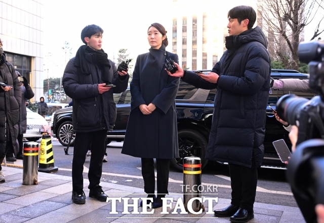 검찰이 1억 원의 공천헌금 수수 혐의를 받는 강선우 무소속(전 더불어민주당) 의원과 김경 전 서울시 의원 구속영장을 법원에 청구했다. /이새롬 기자