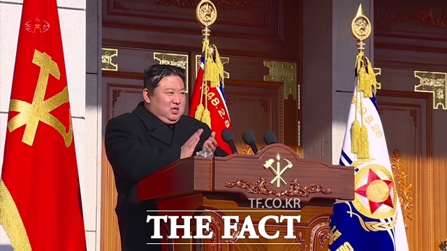 김정은 북한 국무위원장은 건군절(조선인민군 창군 기념하는 날) 78주년을 맞아 당 제9차 대회가 가리킬 앞으로의 5년도 그 누구도 대신할 수 없는 우리 군대의 특출한 역할이 보다 높아지는 5년으로 될 것이라고 밝혔다. 사진은 김 위원장이 2024년 2월 8일 건군절 76주년을 맞아 국방성을 축하 방문했던 모습. /뉴시스, 조선중앙TV 갈무리