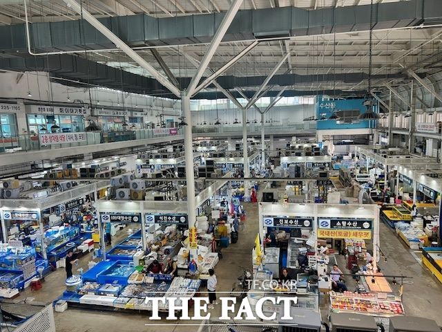 수원시농수산물도매시장 수산동 전경. /수원시농수산물도매시장