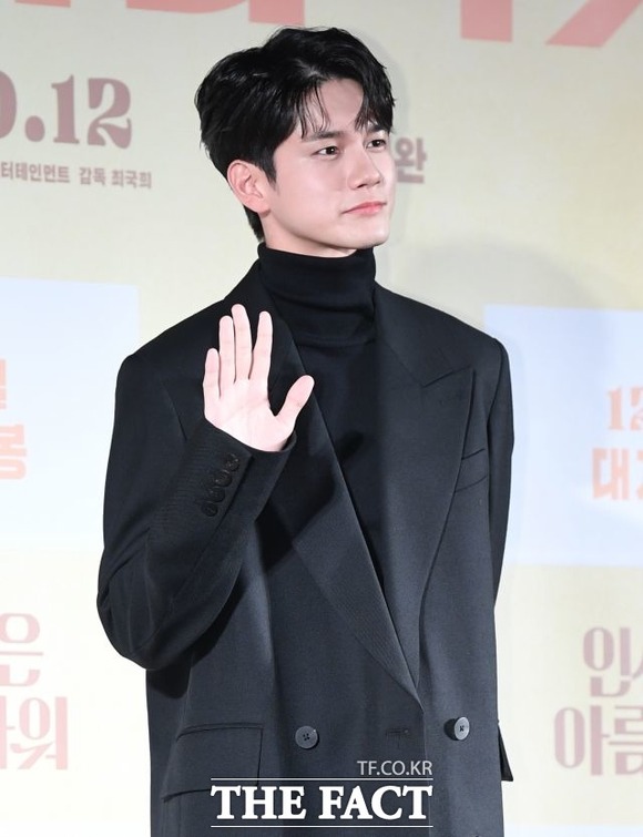 배우 옹성우가 소속사 판타지오와 재계약을 결정했다. /더팩트 DB