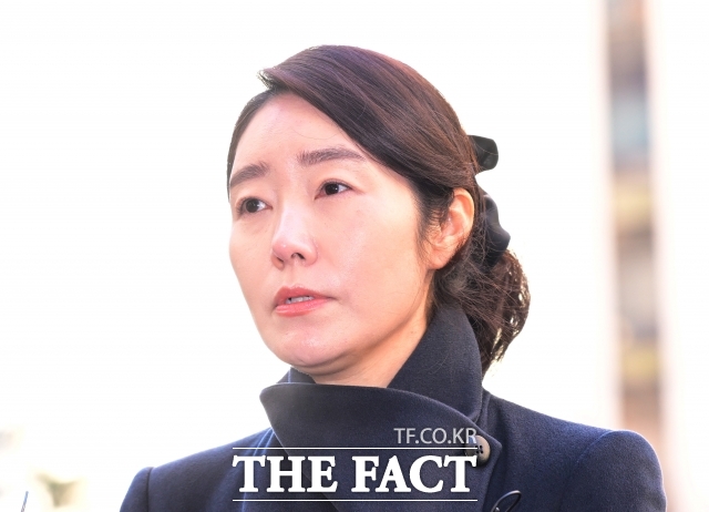 공천헌금 1억 원을 수수한 혐의를 받는 강선우 무소속 의원이 20일 서울 마포구 서울경찰청 공공범죄수사대에 피의자 신분으로 출석하고 있다. /이새롬 기자