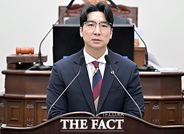 이용성 공주시의회 의원이 9일 제264회 시의회 임시회 제2차 본회의에서 5분 자유발언을 하고 있다. /공주시의회