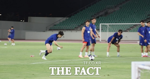 부상에서 벗어난 이강인의 새해 첫 골 소식은 2026 북중미 월드컵을 앞둔 홍명보호에도 낭보가 되고 있다. 이강인의 홍명보호 슈팅 훈련 장면./KFA