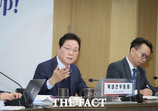 박완수 경남도지사가 확대간부회의를 주재하고 있다. /경남도