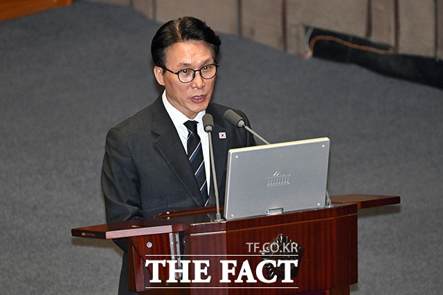 김민석 국무총리는 9일 국회 대정부질문에서 박충권 국민의힘 의원이 우리 군과 관련해 위협 인지 능력도 없고 대책도 없고 기강도 없고 훈련도 없고 모든 게 없다. 딱 하나 있는 게 김정은 심기 보좌라고 말하자 얻다 대고 감히 국군에 대해서 아무것도 없다고 하느냐라며 소리쳤다. /국회=남용희 기자