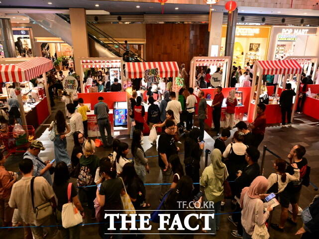 2026 논산시 농식품 해외 박람회 현장을 가득메운 현진 관람객들. /논산시