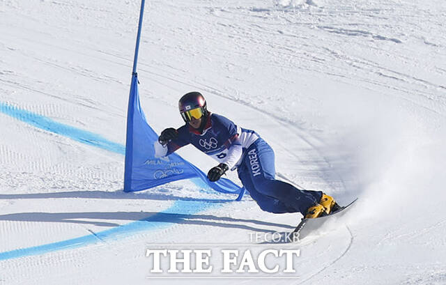 스노보드 은메달리스트 김상겸이 결승전을 치르고 있다.