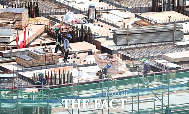 국토교통부가 오는 10일부터 40일간 주택건설기준 등에 관한 규정 개정안을 입법예고하고 관계기관 협의를 거쳐 개정을 신속히 추진하기로 했다. /박헌우 기자