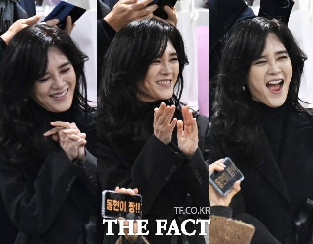 이부진 호텔신라 사장이 9일 오전 서울 강남구 휘문고등학교에서 열린 아들 임동현 군의 졸업식에 참석해 동현 군이 속한 밴드부의 공연을 관람하고 있다. 이날 동현 군은 밴드부 보컬로 노래를 불렀다.