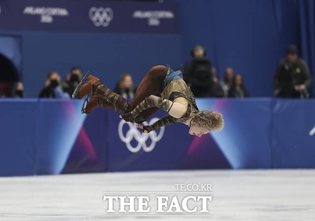 미국이 2026 밀라노·코르티나담페초 동계올림픽 피겨스케이팅 단체전에서 일본을 단 1점 차로 따돌리며 올림픽 2연패를 달성했다. /밀라노=AP/뉴시스