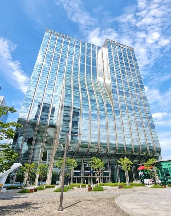 KT스카이라이프가 지난해 연결 매출액 9840억원, 영업이익 230억원을 기록했다. /KT스카이라이프