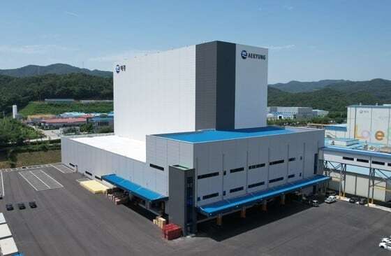 생활뷰티기업 애경산업은 설 명절 협력사 납품대금을 현금으로 조기 지급하기로 했다. 사진은 애경산업 청양공장. /애경산업