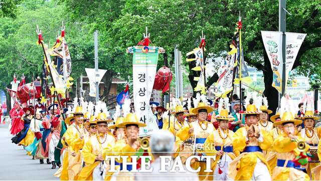 지난해 열린 성주참외&생명문화축제 행사 중 태봉안 행렬 재현 장면. /성주군