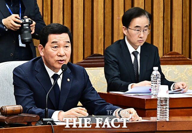 발언하는 신정훈 행안위원장.