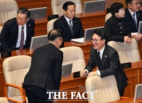  밝은 표정으로 본회의 출석한 김민석 총리 [포토]