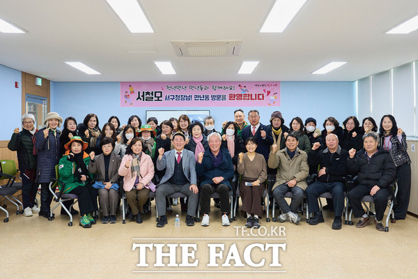 서철모 대전시 서구청장이 9일 우리동네, 소통투어 일정으로 갈마1동과 만년동을 차례로 방문했다. 사진은 만년동 방문 모습. /대전 서구