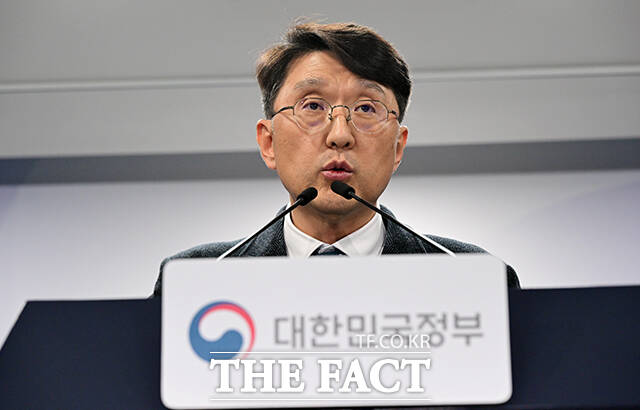 최우혁 과학기술정보통신부 정보보호네트워크정책실장이 10일 오후 서울 종로구 정부서울청사에서 쿠팡 침해사고 민관합동조사단 조사결과를 브리핑하고 있다. /임영무 기자