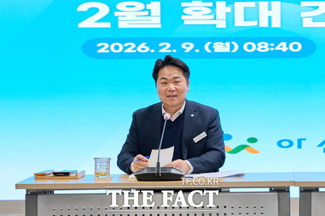 오세현 아산시장이 2월 확대간부회의를 진행하고 있다. /아산시