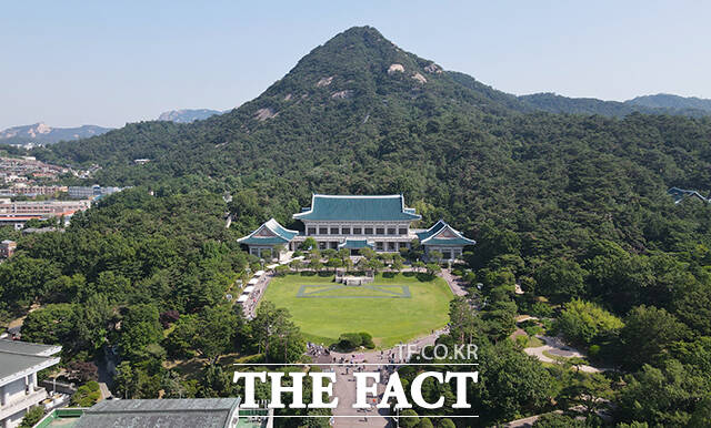 청와대는 10일 오후 서울 조계사 대웅전에서 청와대 불자회장 취임 법회를 봉행했다고 밝혔다. 2025년 6월 12일 오전 서울 종로구 청와대의 모습이 보이고 있다. /박헌우 기자