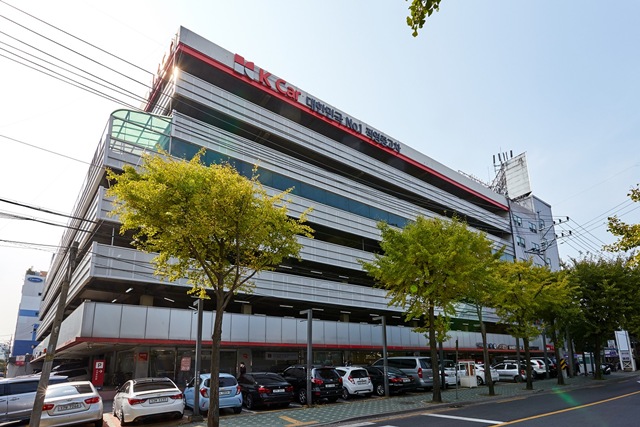 K Car(케이카)는 지난해 연결 기준 매출액 2조4388억원, 영업이익 760억원을 기록했다고 10일 밝혔다. 케이카 영등포직영점 전경. /케이카