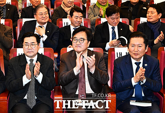 박찬대 의원 출판기념회 참석한 우원식 국회의장과 정청래 대표.