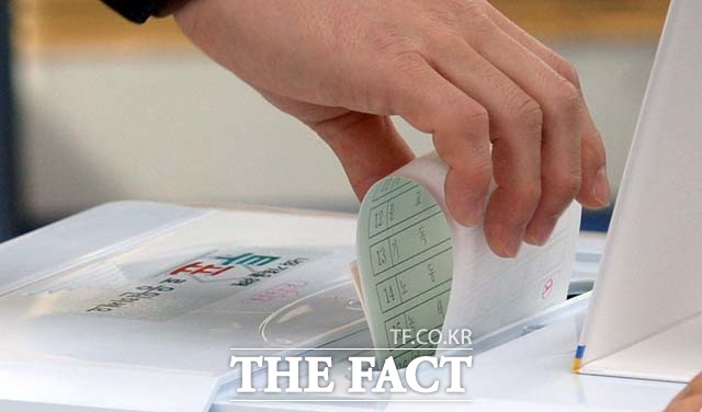 국가인권위원회(인권위)는 중앙선거관리위원회와 방송미디어통신위원회에 장애인의 참정권 보장을 위해 점자형 선거공보 면수 제한을 두지 않고 선거방송 수어통역을 확대해야 한다고 권고했다. / 더팩트DB