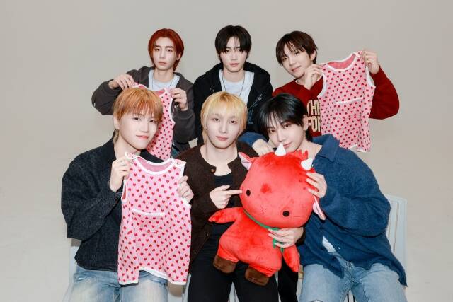 보이넥스트도어가 세이브더칠드런과 함께 OPEN THE DREAM DOOR 캠페인을 론칭했다. 멤버들은 많은 분의 소중한 온정이 모여 자라나는 아이들에게 큰 힘이 되길 소망한다고 전했다. /KOZ엔터테인먼트