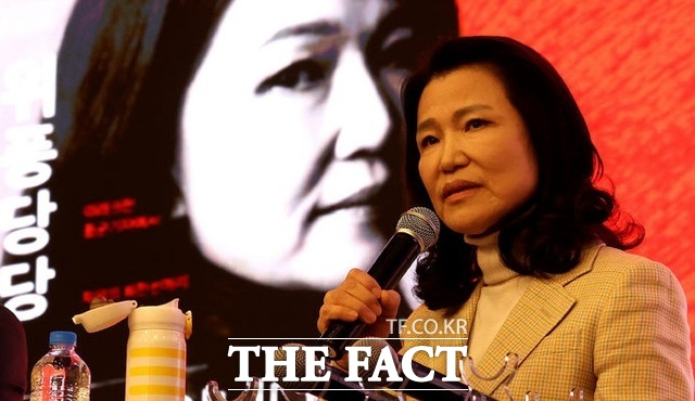 이진숙 전 방송통신위원장이 9일 대구 수성구 그랜드호텔에서 열린 위풍당당 이진숙입니다 출판기념회에서 인사말을 하고 있다. /뉴시스