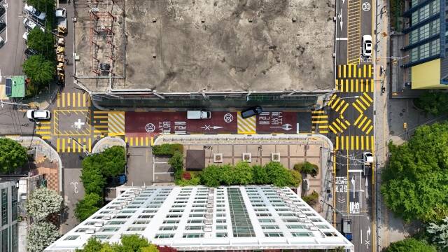 서울시는 보행약자가 보다 안전하고 편리하게 이동할 수 있는 도시환경 조성을 위한 2026년 보호구역 종합관리대책을 발표했다. /서울시